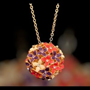 BRAND NEW! Beautiful Enamel Floral Necklace